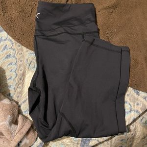 Zyia Black pocket light n tight high-rise Capri